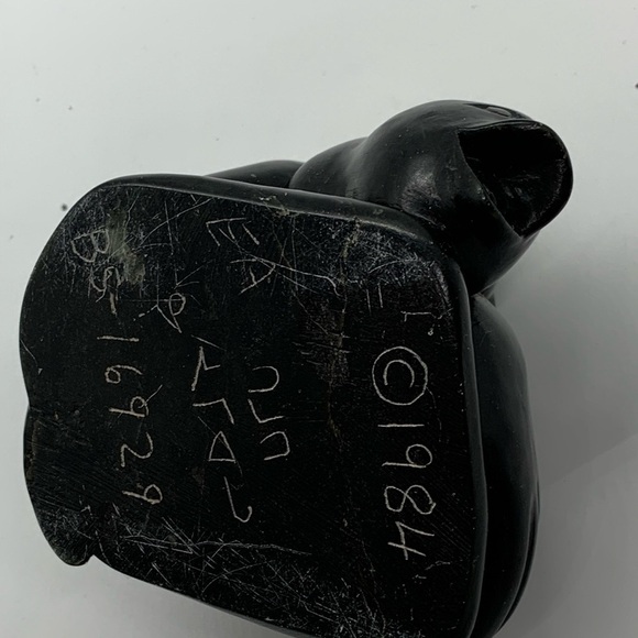 Vintage Figurative Canadian Eskimo Art Inuit Canada Soapstone Carving of Seal - Picture 6 of 8